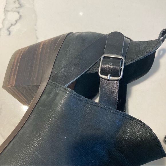 LUCKY BRAND Sz  10 Peep Toe Buckle Stacked Heel Ankle Leather Booties - Picture 4 of 13